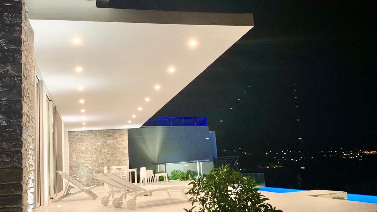 Kuro Beach House - Oceanfront Luxury & 25M Pool Achlia Экстерьер фото